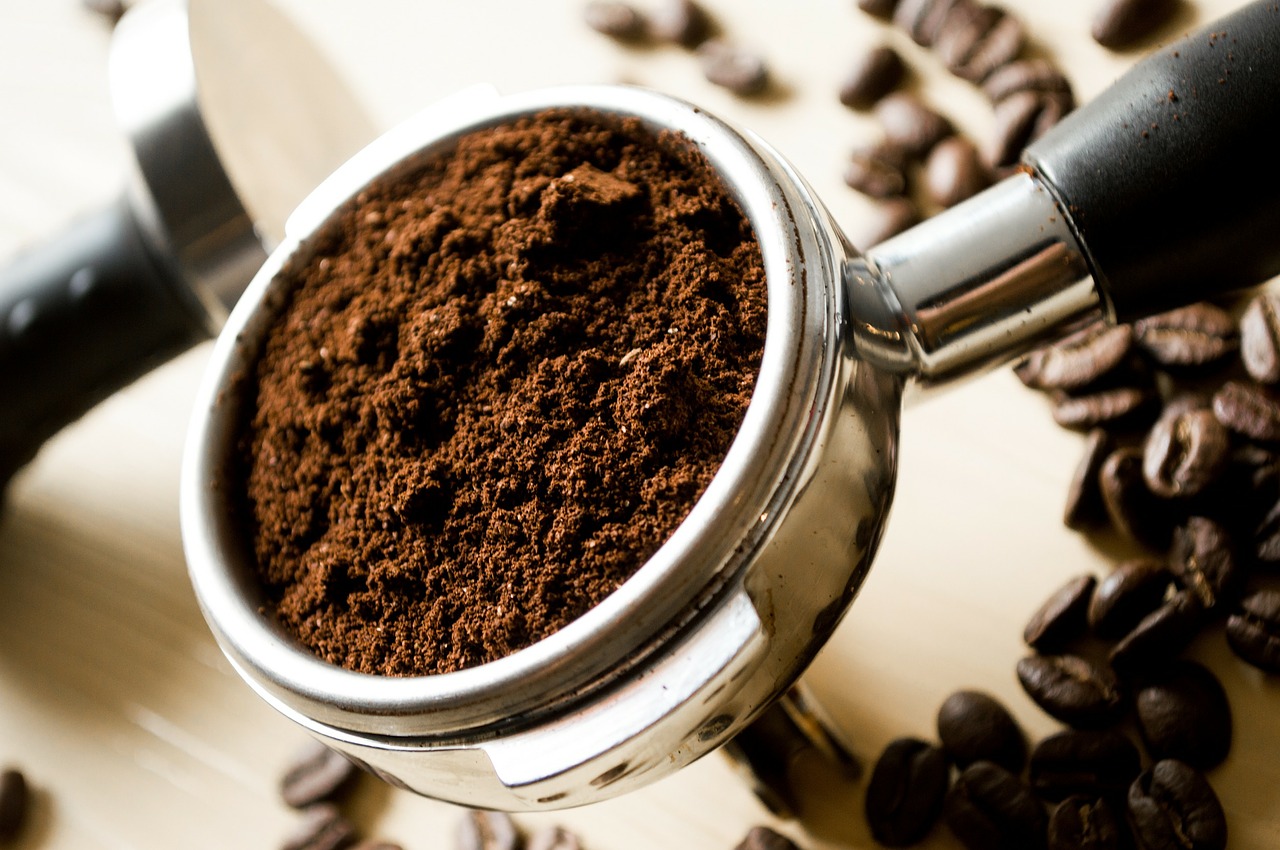 Свежеприготовленный кофе наполнит всю кухню запахом, а это значит, что вы должны выбрать автоматическую кофемашину